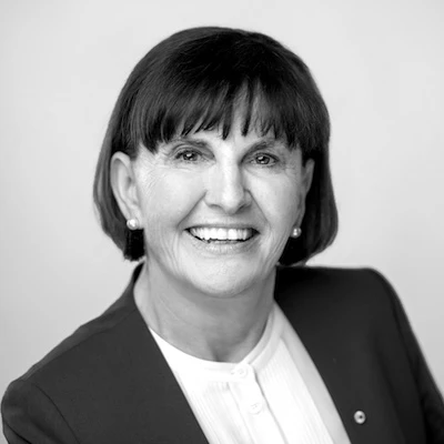 Dr Susan Pond Headshot 